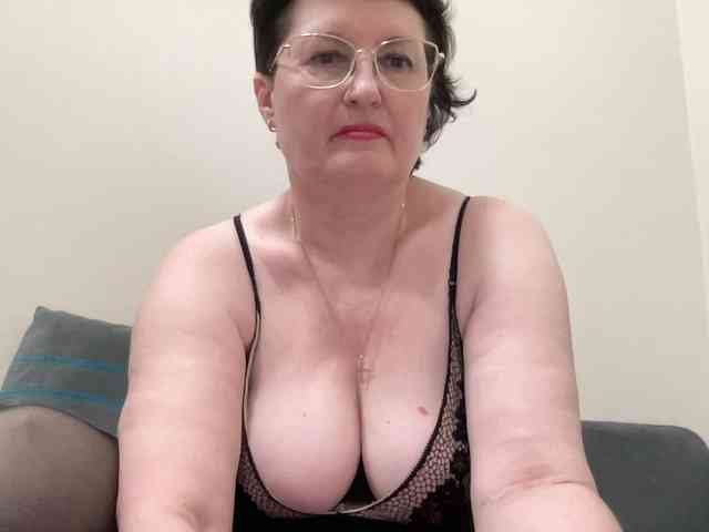 Модель: HotMilfPussy