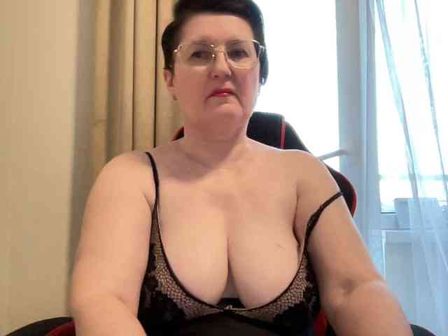 HotMilfPussy webcam