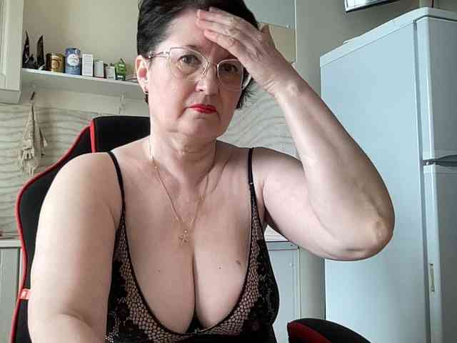 HotMilfPussy webcam