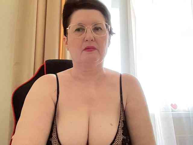 HotMilfPussy webcam