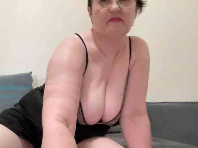 HotMilfPussy webcam