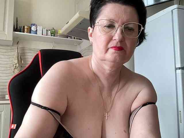 HotMilfPussy webcam