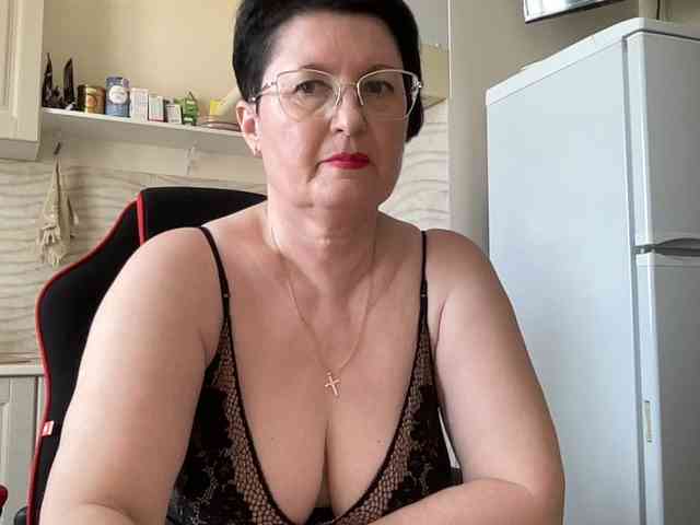 Model: HotMilfPussy