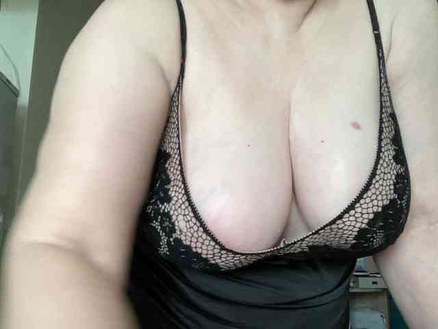 HotMilfPussy webcam