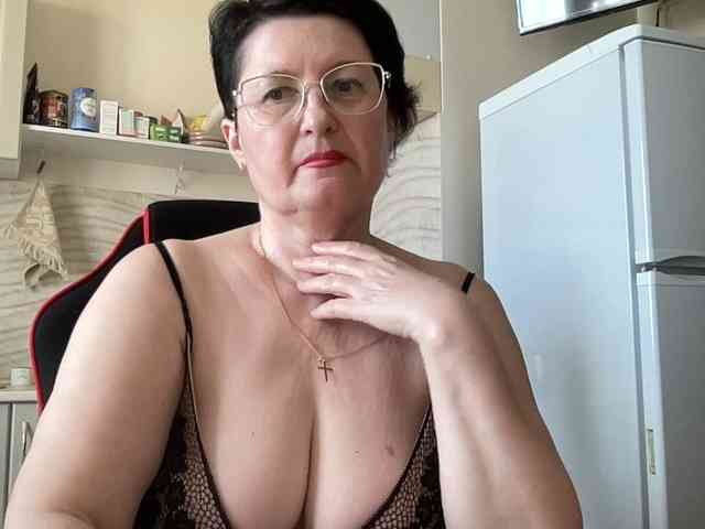 HotMilfPussy webcam