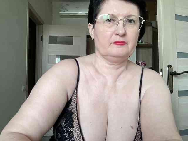 HotMilfPussy live female cam on bongacams