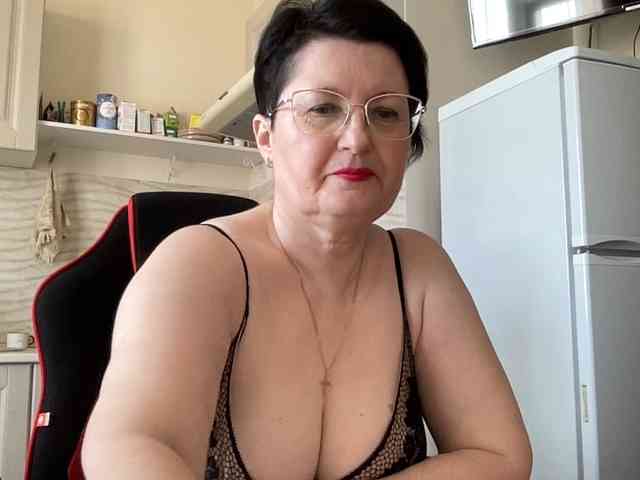 HotMilfPussy webcam