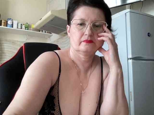 HotMilfPussy webcam