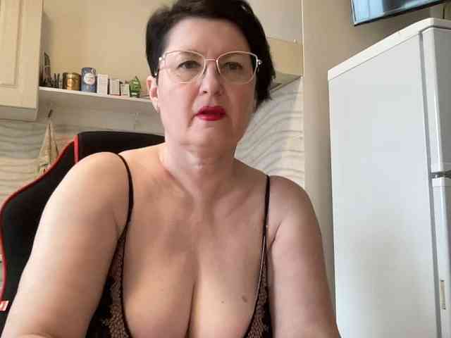 HotMilfPussy webcam