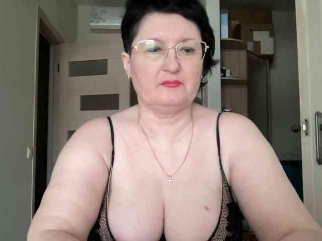 Модель: HotMilfPussy