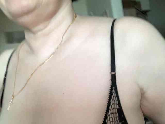 HotMilfPussy webcam