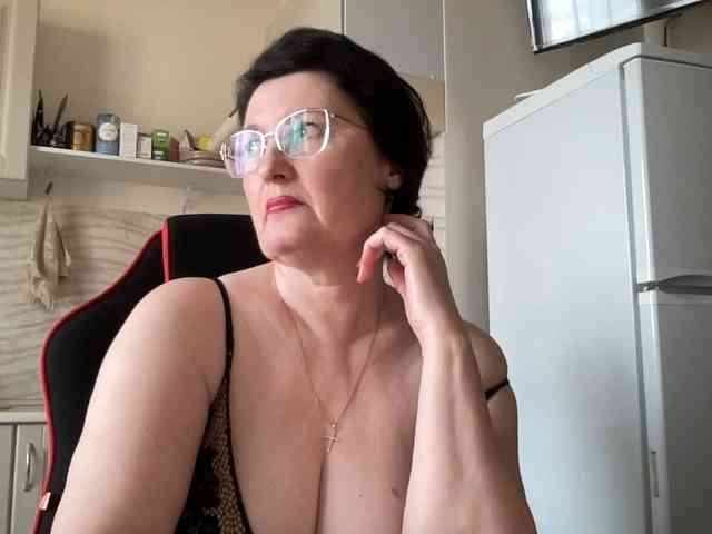 HotMilfPussy webcam