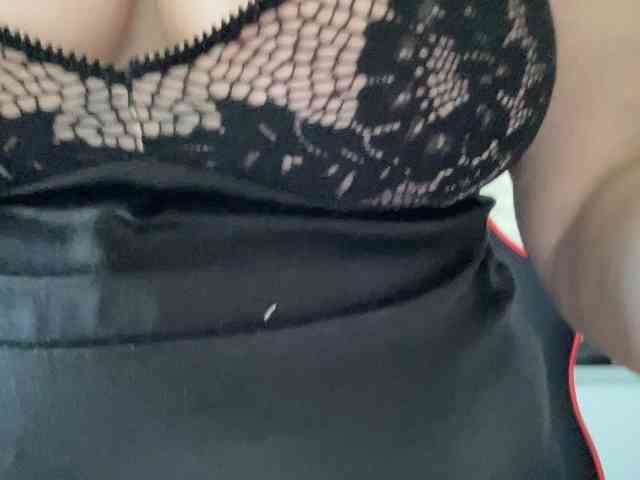 HotMilfPussy webcam