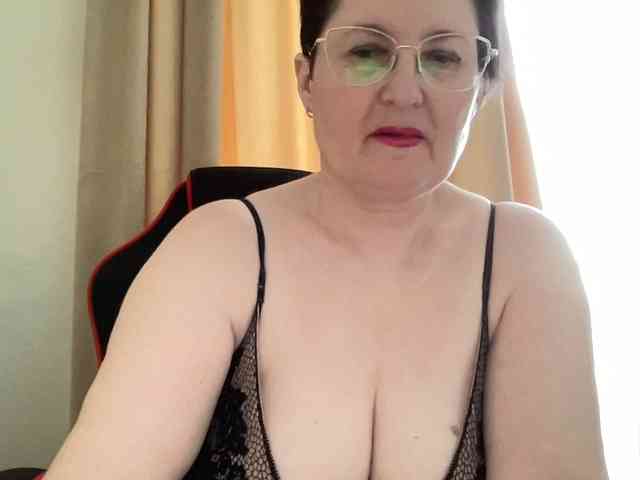 HotMilfPussy webcam
