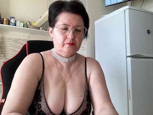 HotMilfPussy webcam
