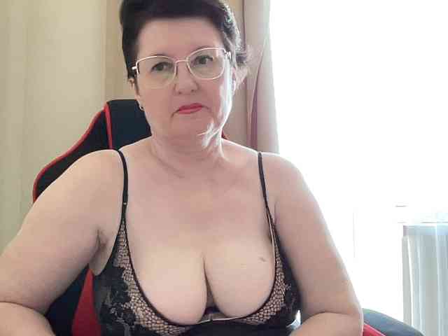 Hotmilfpussy's cam show statistics and live stream