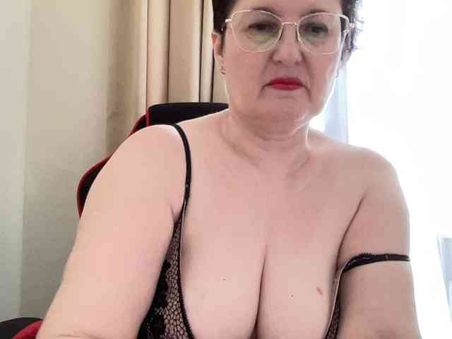 HotMilfPussy webcam
