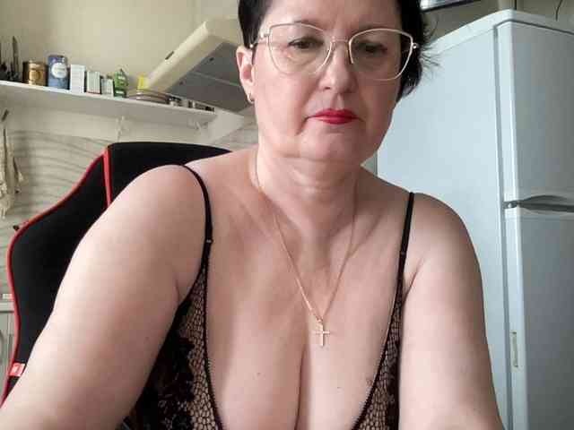 HotMilfPussy webcam