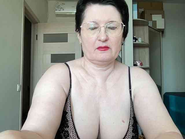 HotMilfPussy webcam