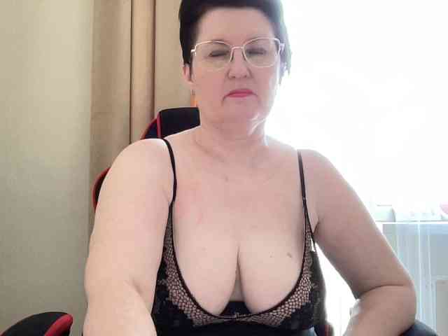 HotMilfPussy webcam