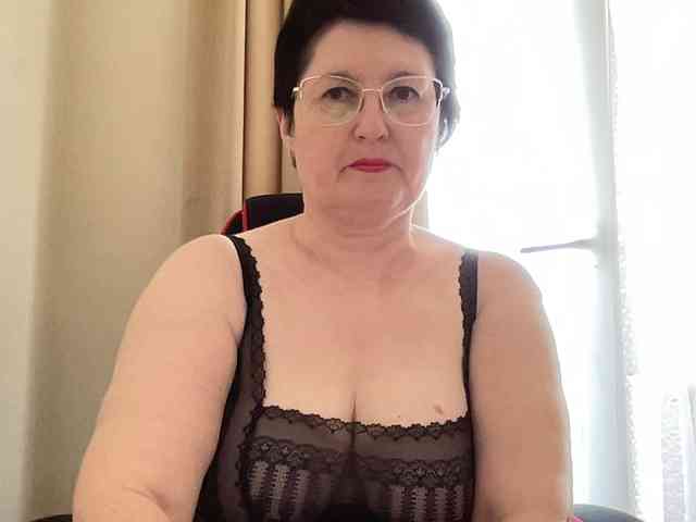 HotMilfPussy webcam
