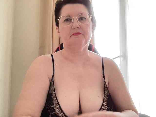 HotMilfPussy webcam