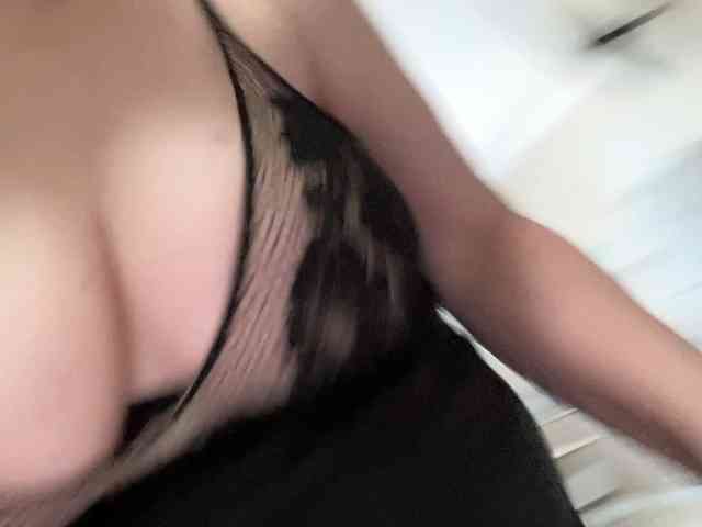 HotMilfPussy webcam