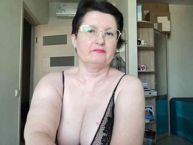 HotMilfPussy webcam