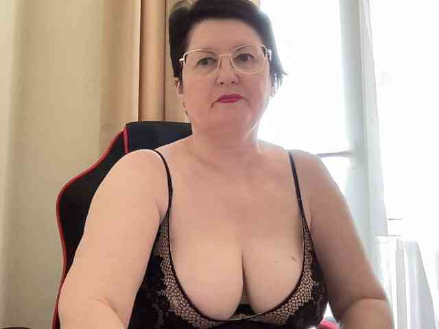HotMilfPussy webcam