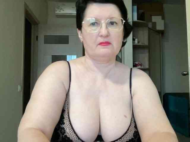 HotMilfPussy webcam