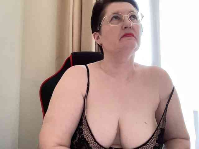 HotMilfPussy webcam