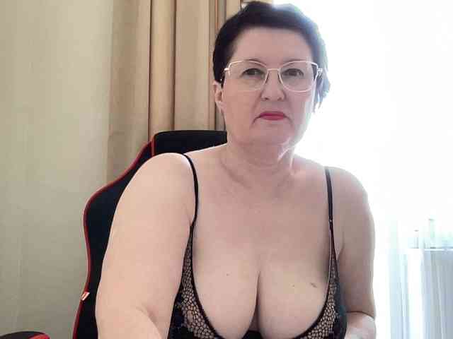 HotMilfPussy webcam