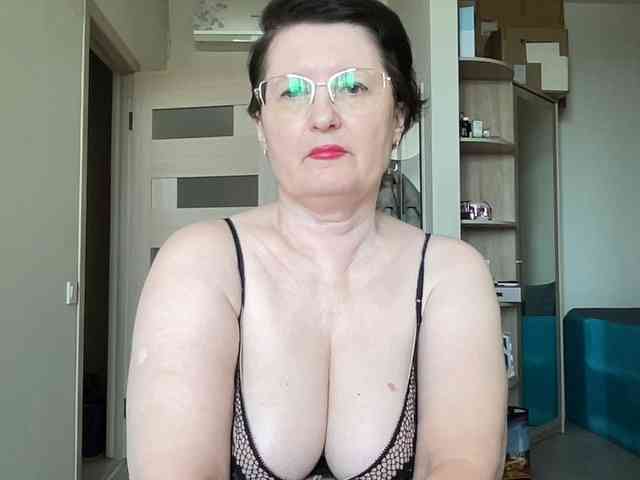HotMilfPussy webcam