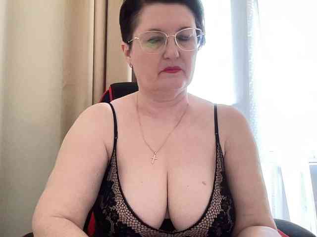 HotMilfPussy webcam