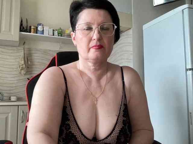 HotMilfPussy webcam