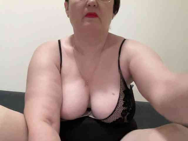 HotMilfPussy webcam
