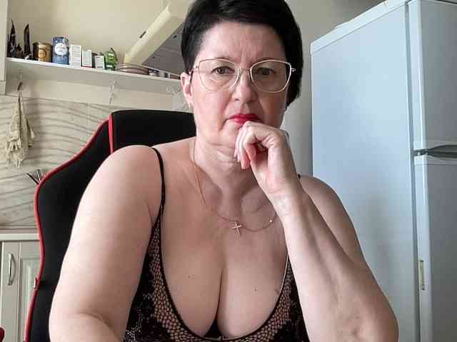 HotMilfPussy webcam