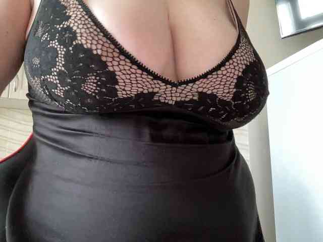 HotMilfPussy webcam