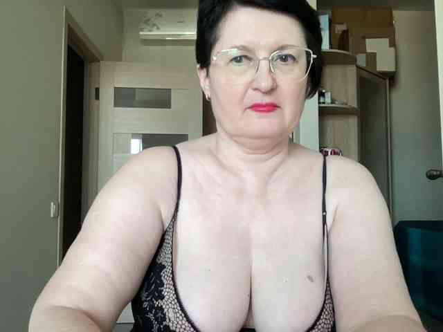 HotMilfPussy live female cam on bongacams