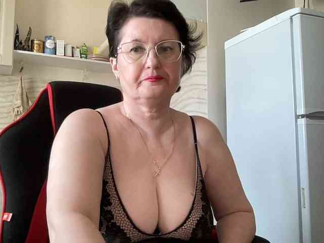 HotMilfPussy webcam