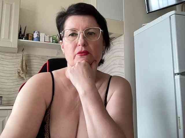 HotMilfPussy webcam