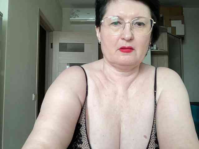 HotMilfPussy live female cam on bongacams