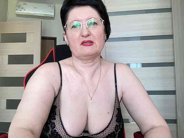 HotMilfPussy webcam