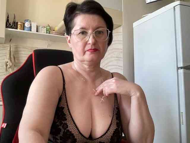 HotMilfPussy webcam