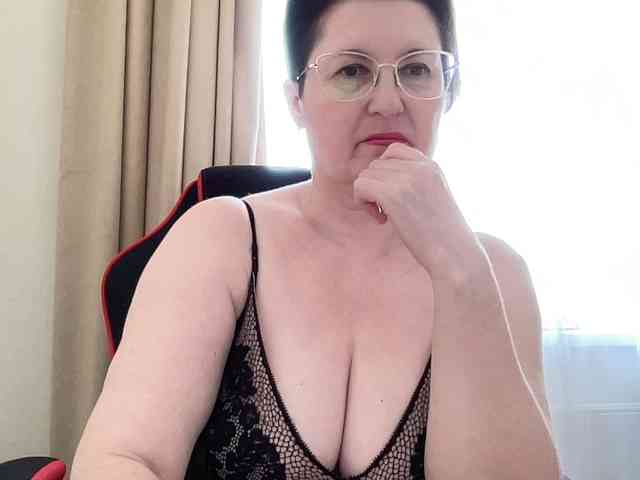 HotMilfPussy webcam