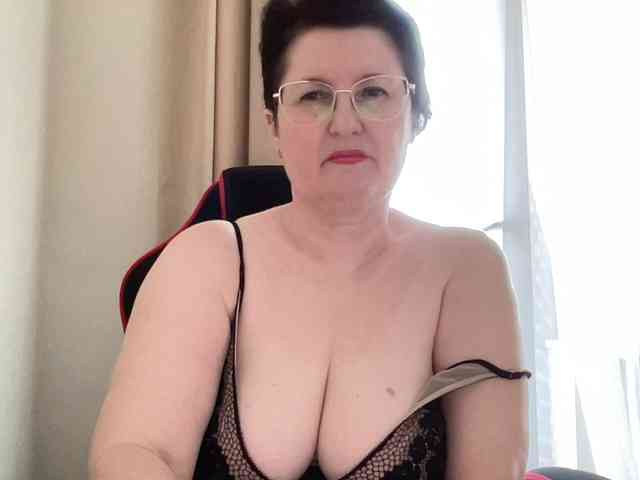 HotMilfPussy webcam