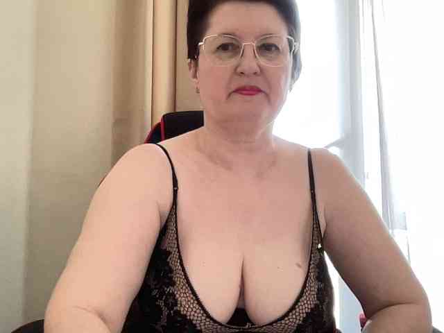 HotMilfPussy webcam