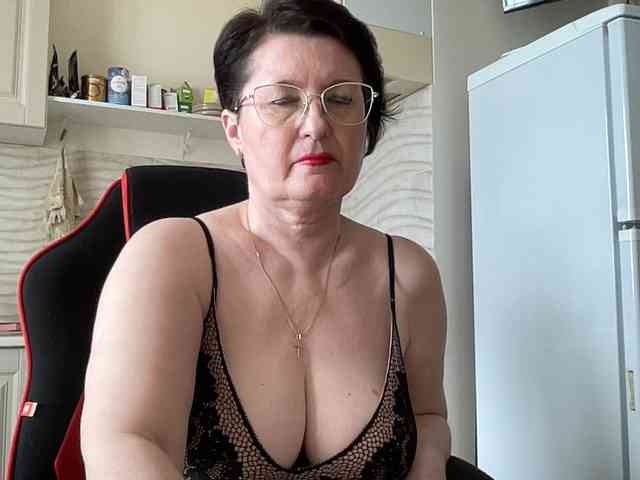 Модель: HotMilfPussy