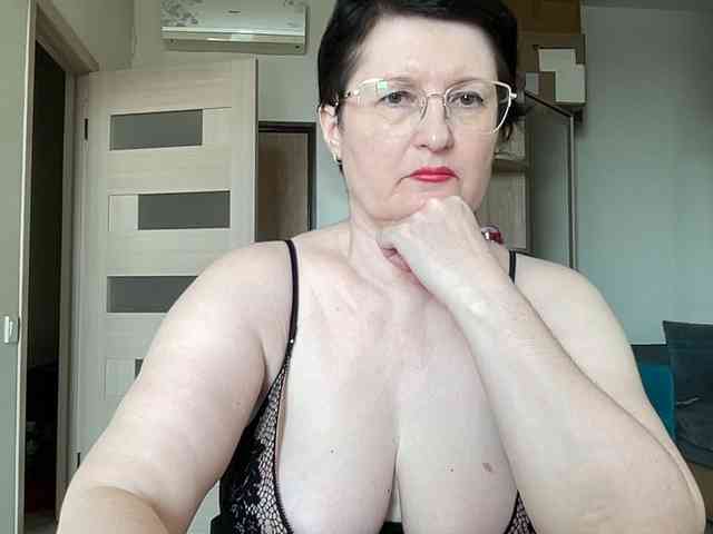 HotMilfPussy webcam