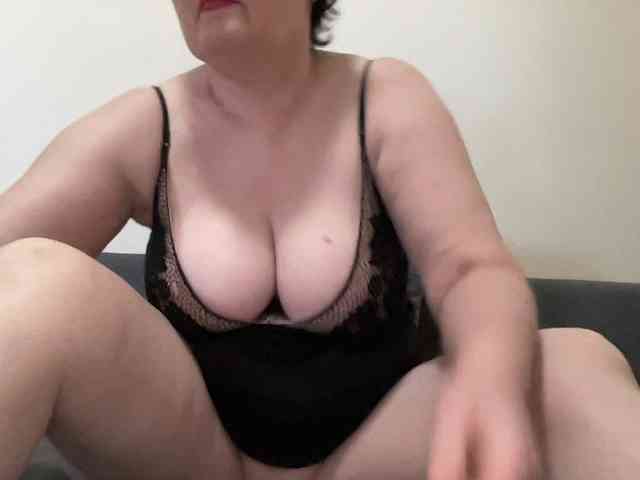 HotMilfPussy webcam